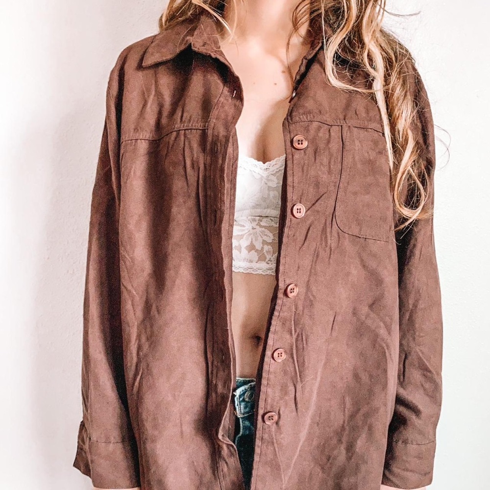 Velvety brown button up💐